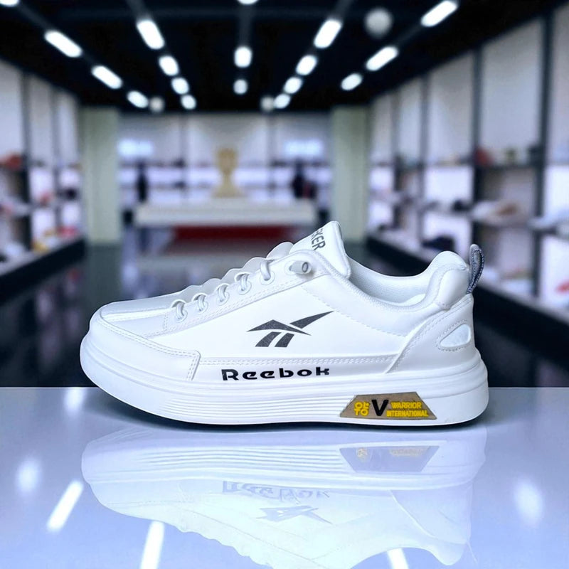 307 - White Reebok Sneakers — ট্রাবেল ট্যুর এবং ক্যাজুয়াল
